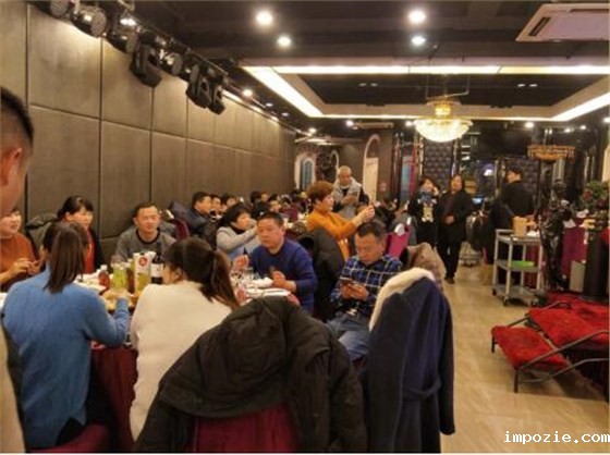 电动扫地车厂家庆祝新年