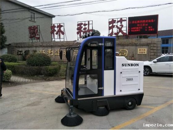 小优米app下载苹果电动驾驶式扫地车，城市清洁的“守护者”