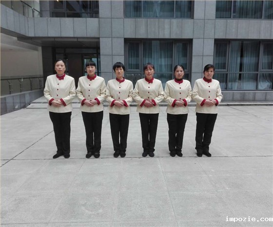 物业园区道路高效清扫就选小优米app下载苹果电动扫地车