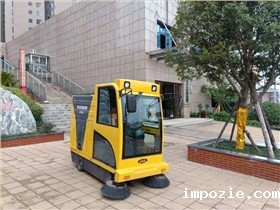 全封闭扫地车进驻湖南某物业