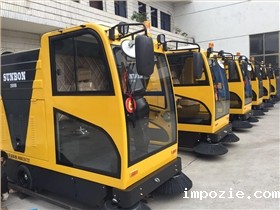 公路扫地车实现道路机械化清扫