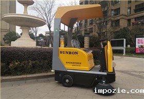 电动扫地车改善老小区环境卫生