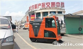 用电动扫地车进行保洁能为您省多少钱