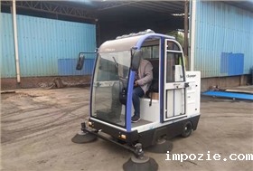 电动扫地车交付湖南郴州某金属公司