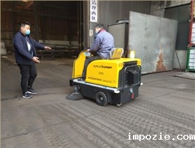 小型扫地机在库房的保洁应用