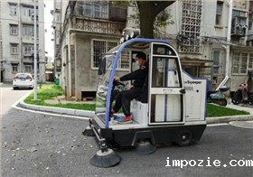 江西九江客户采购2000A驾驶式电动扫地车客户反馈非常好