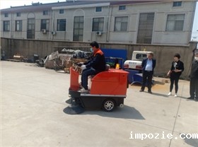 河北保定某游乐设备公司采购1200A小型清扫车