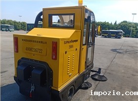 湖北某学校咨询小优米app下载苹果驾驶式电动扫地车