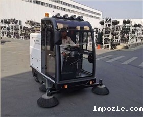 驾驶式扫地车在公园景点的应用优势