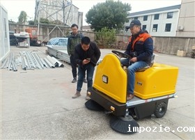 常州某家具制造公司采购1400A工业驾驶式扫地机 