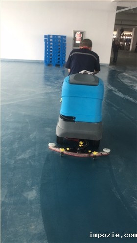 车间灰尘大 可以用洗地机清洗吗