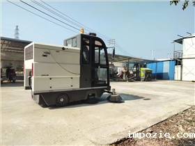 提高工作效率,驾驶式洗地机是工厂仓库的必备设备 提高工作效率,驾驶式洗地机是工厂仓库的必备设备