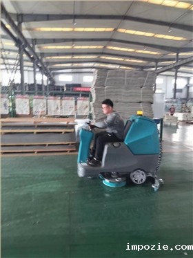 洗地机是改善社区物业环境的设备之一