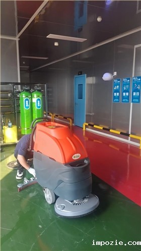 如何正确的使用手推式洗地机呢? 如何正确的使用手推式洗地机呢?