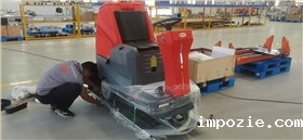 驾驶式电动洗地机成为了工厂保洁的新宠