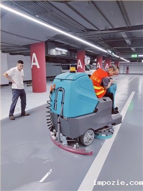 驾驶式洗地机:多行业应用与市场保护 驾驶式洗地机:多行业应用与市场保护