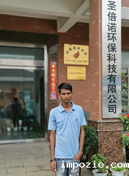 老外客户来厂考察小优米app下载苹果电动扫地车